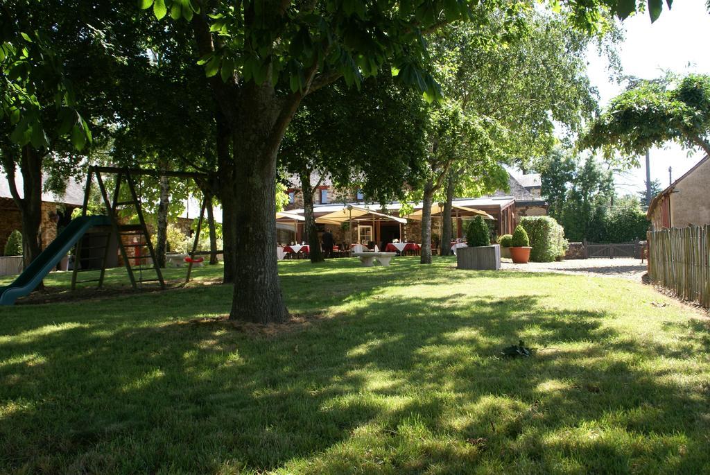 Les Roulottes & Cottages Du Moulin Chenillé-Changé Kültér fotó