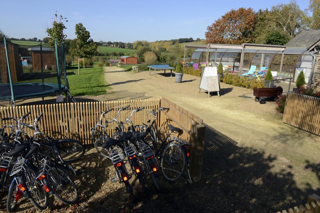 Les Roulottes & Cottages Du Moulin Chenillé-Changé Kültér fotó