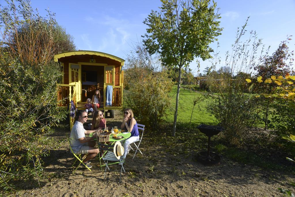 Les Roulottes & Cottages Du Moulin Chenillé-Changé Kültér fotó