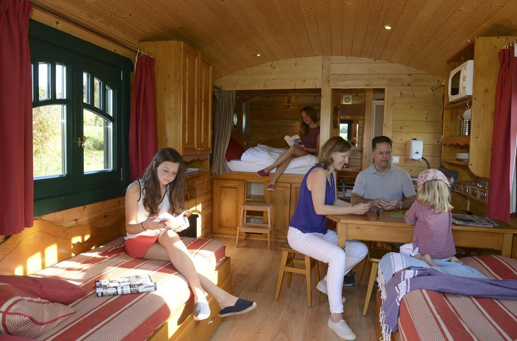 Les Roulottes & Cottages Du Moulin Chenillé-Changé Kültér fotó