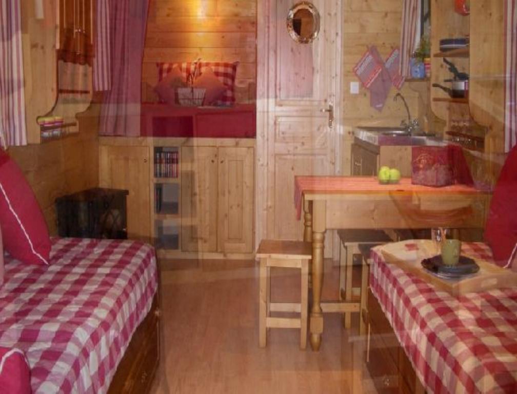 Les Roulottes & Cottages Du Moulin Chenillé-Changé Szoba fotó